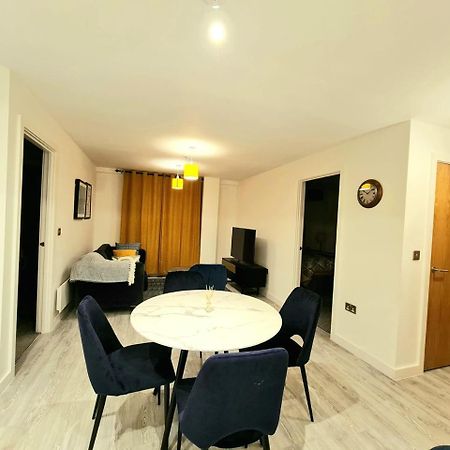 Exquisite Cosy 2-Bed Apartment In Salford Manchester Eksteriør billede