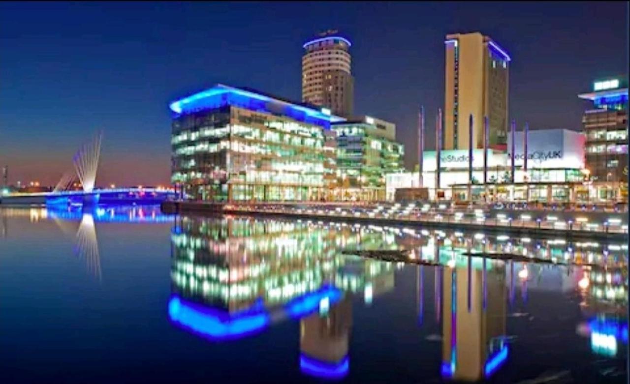 Exquisite Cosy 2-Bed Apartment In Salford Manchester Eksteriør billede