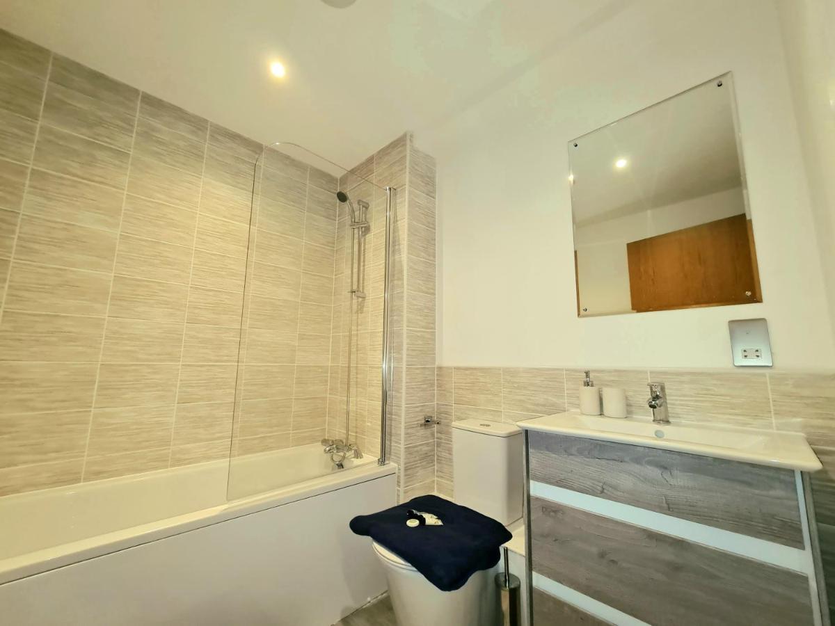 Exquisite Cosy 2-Bed Apartment In Salford Manchester Eksteriør billede