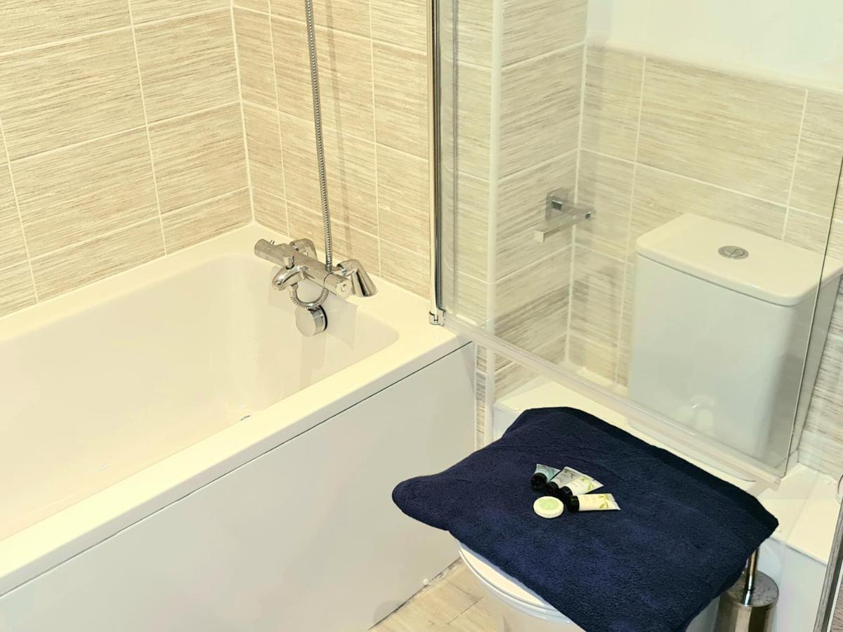 Exquisite Cosy 2-Bed Apartment In Salford Manchester Eksteriør billede