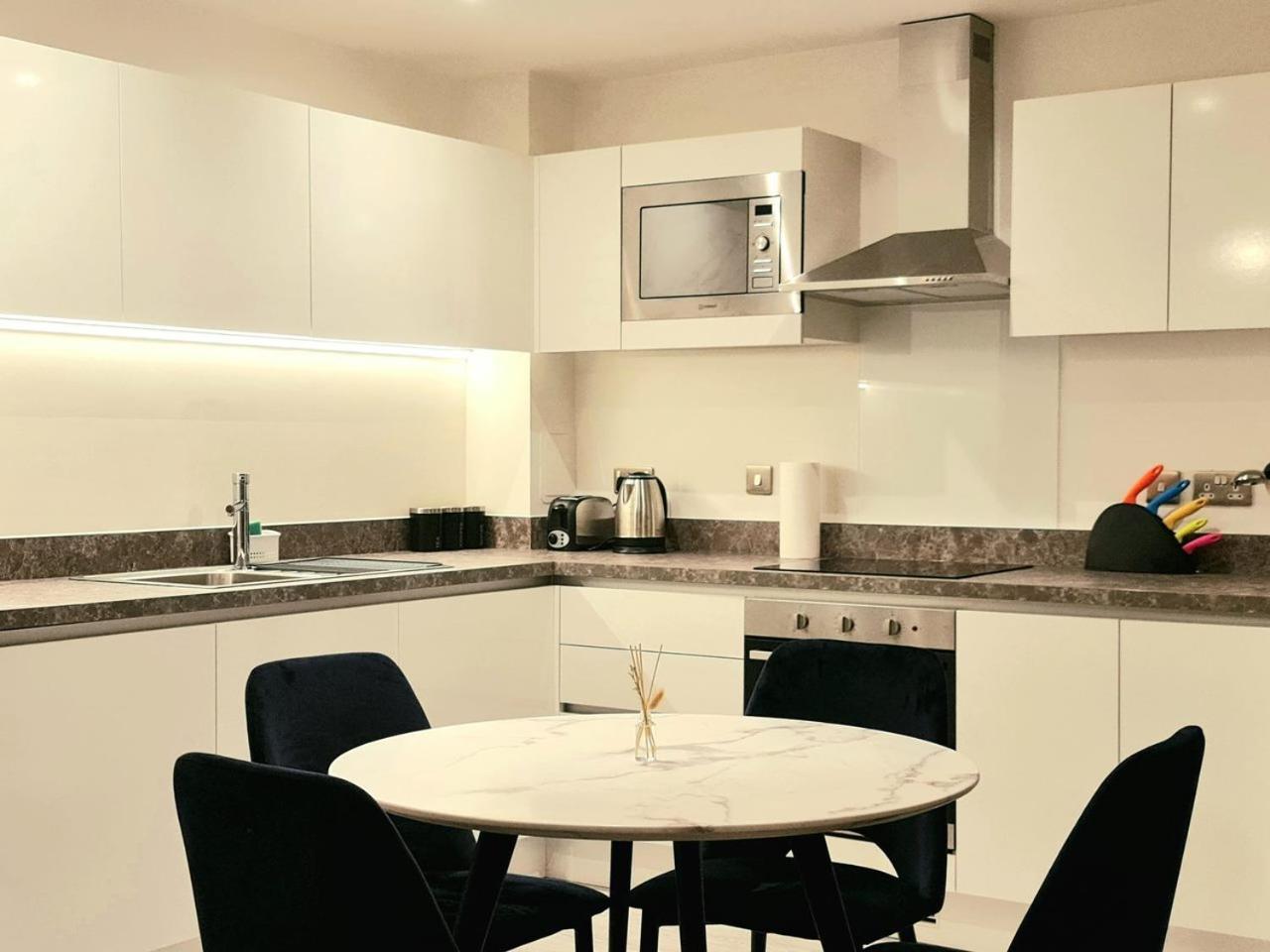 Exquisite Cosy 2-Bed Apartment In Salford Manchester Eksteriør billede