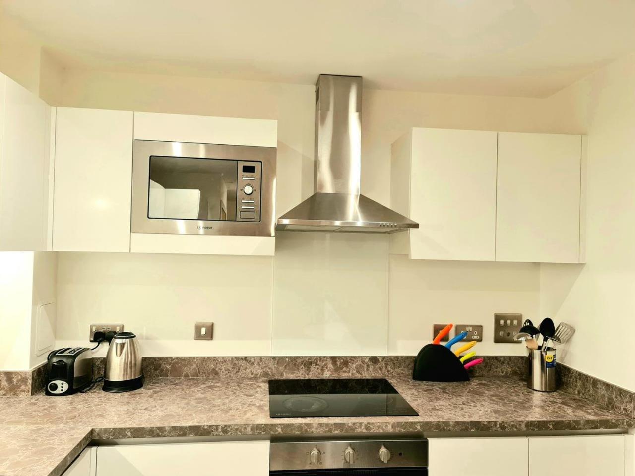 Exquisite Cosy 2-Bed Apartment In Salford Manchester Eksteriør billede