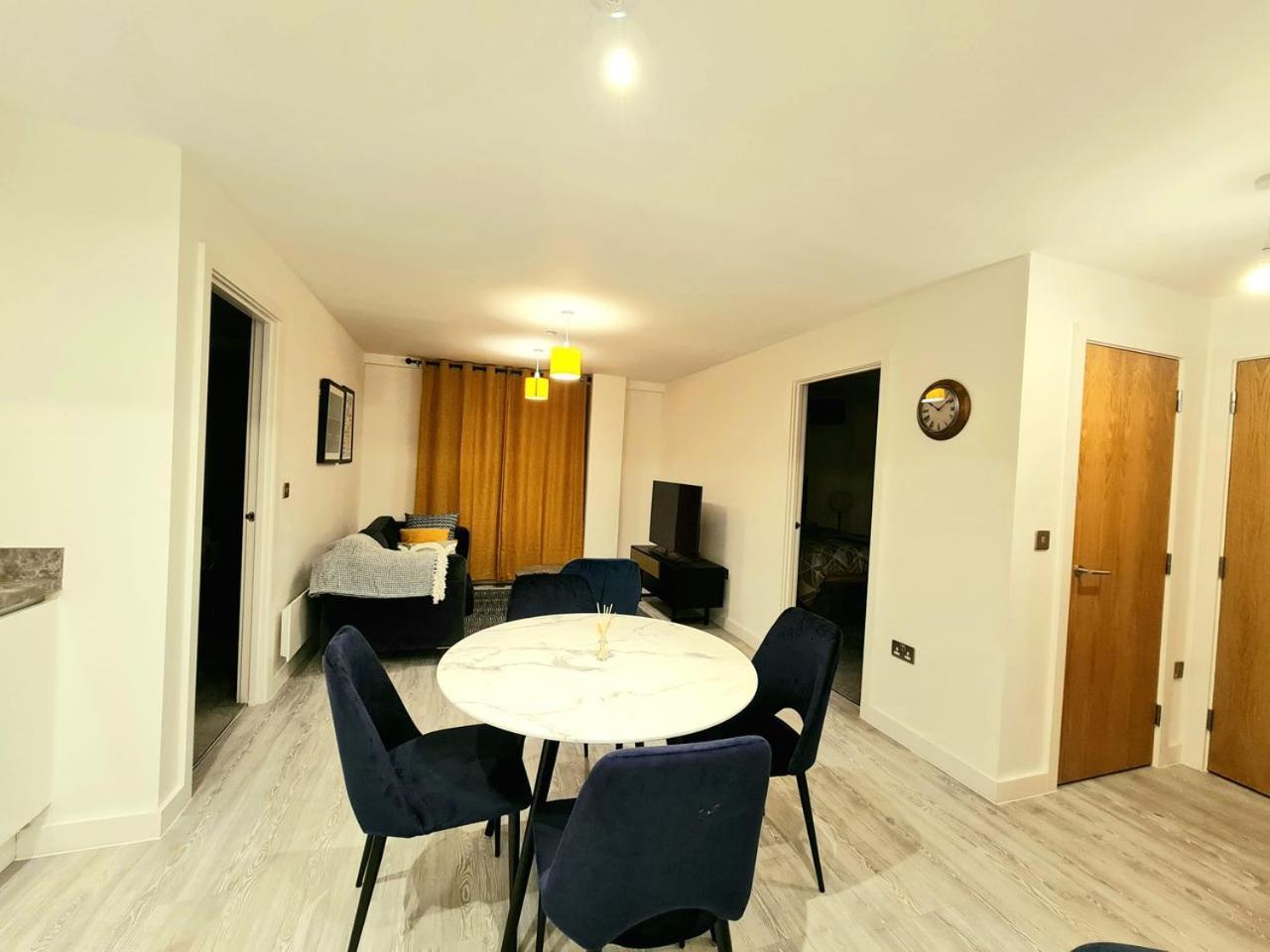 Exquisite Cosy 2-Bed Apartment In Salford Manchester Eksteriør billede