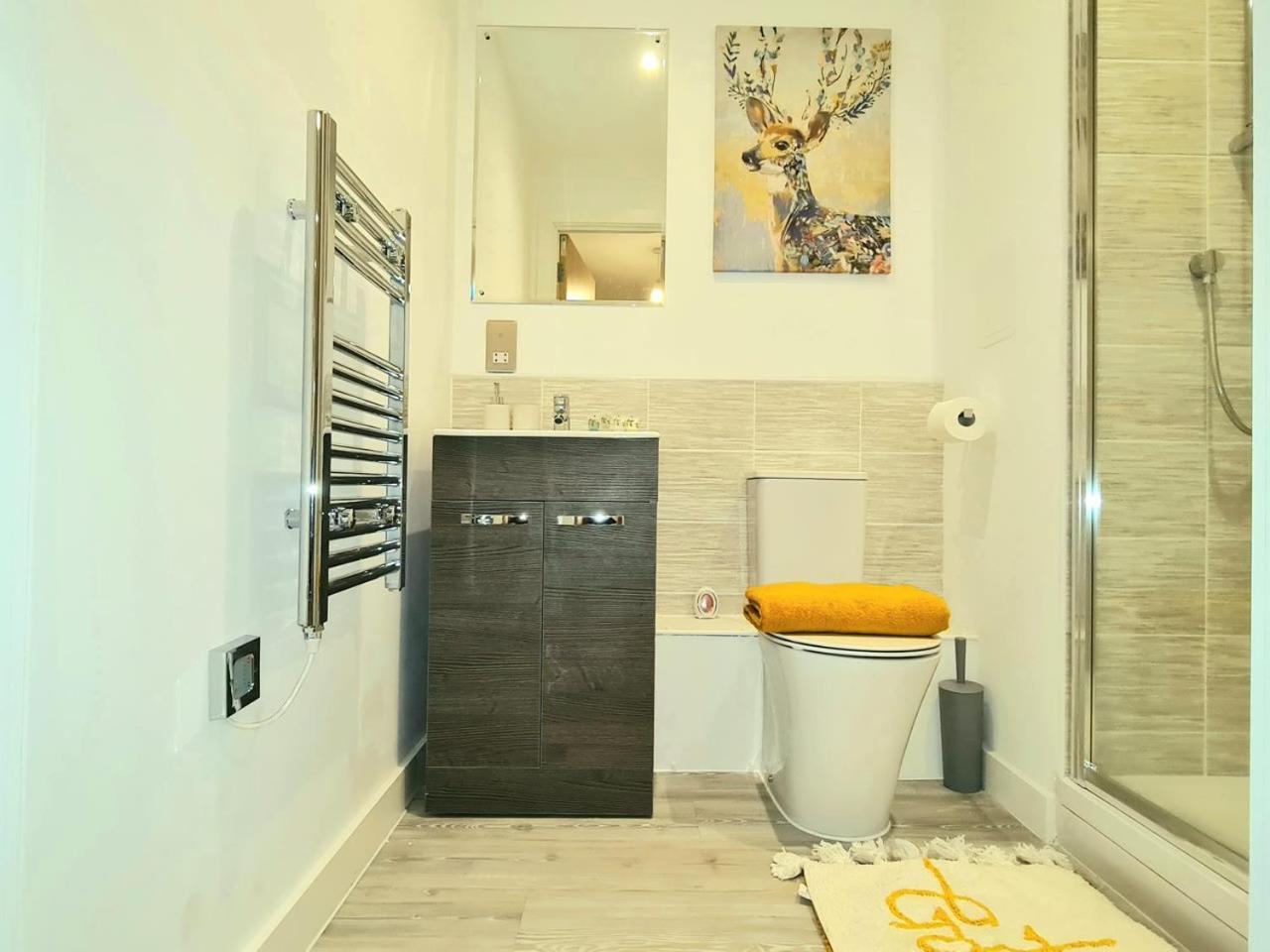 Exquisite Cosy 2-Bed Apartment In Salford Manchester Eksteriør billede