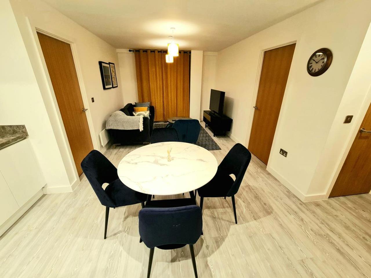 Exquisite Cosy 2-Bed Apartment In Salford Manchester Eksteriør billede