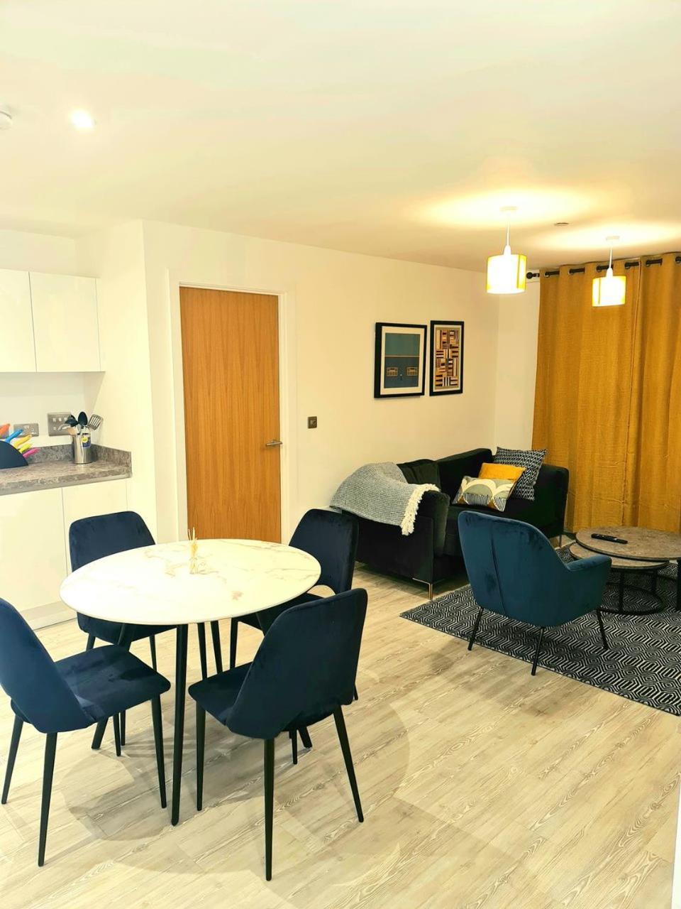 Exquisite Cosy 2-Bed Apartment In Salford Manchester Eksteriør billede
