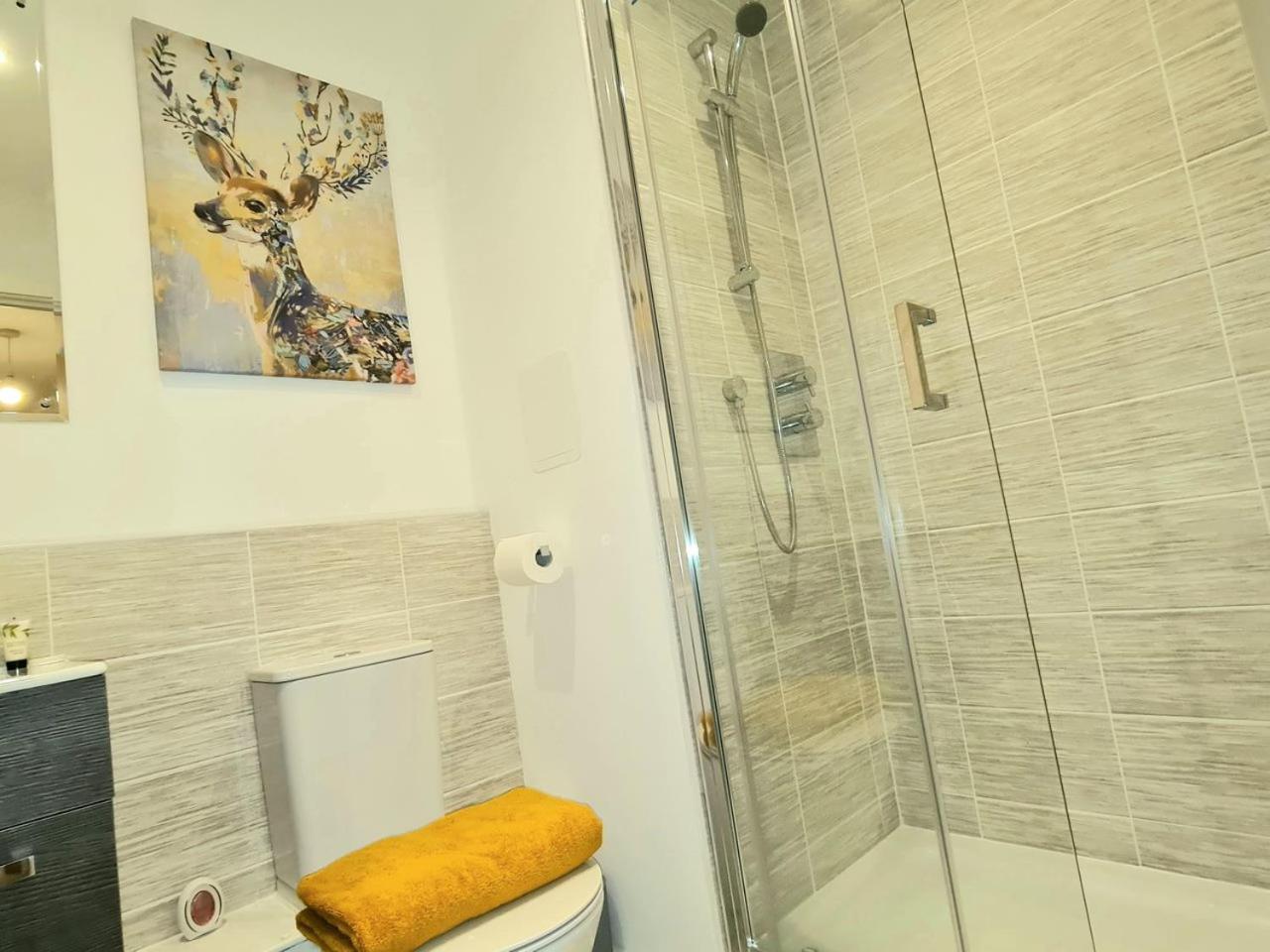 Exquisite Cosy 2-Bed Apartment In Salford Manchester Eksteriør billede