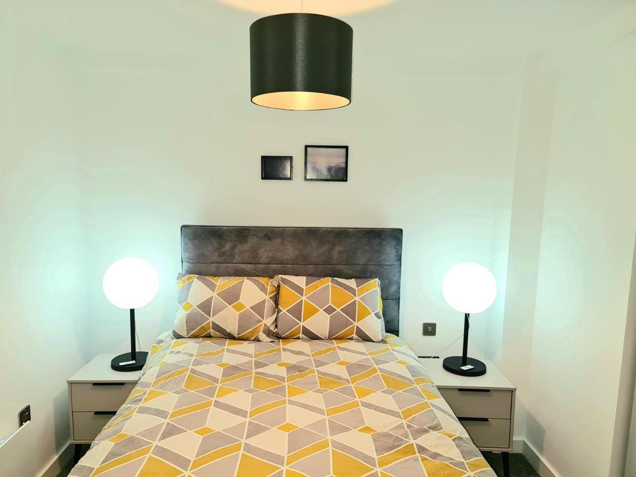 Exquisite Cosy 2-Bed Apartment In Salford Manchester Eksteriør billede